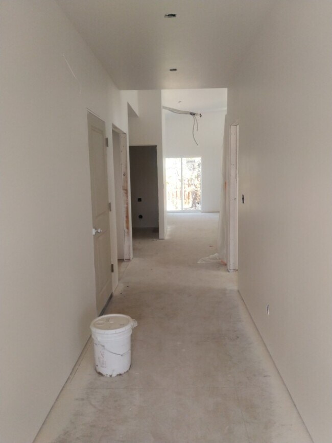 Building Photo - 16488 Bassett Dr