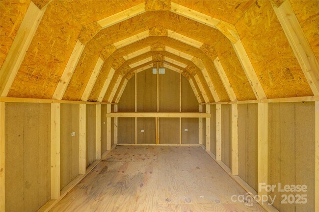 Building Photo - 405 N Summit Ave