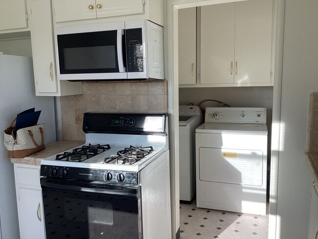 Building Photo - Westside location