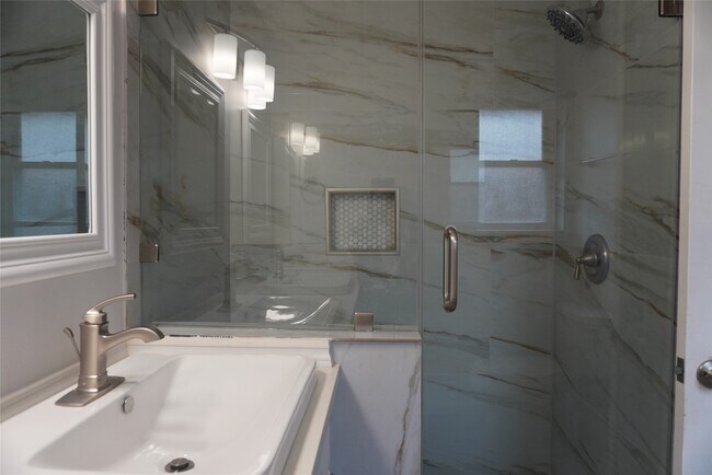 Building Photo - 10703 Wickersham Ln