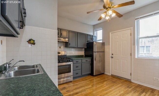 Building Photo - 3818 W Ainslie St