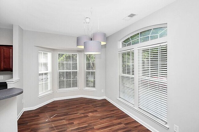 Building Photo - 2BD/2.5BA End Unit Townhome in Blakeney Greens!