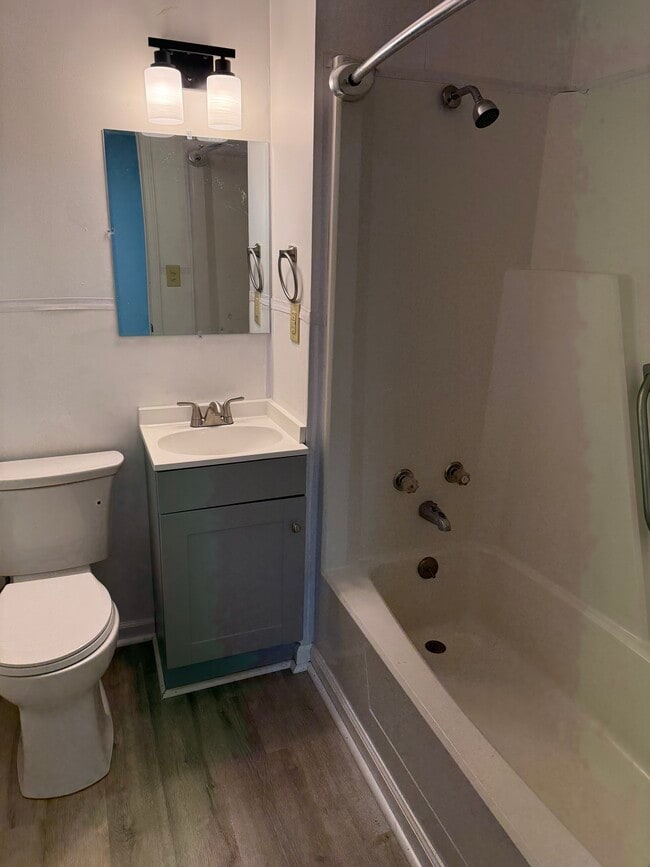 Building Photo - 2016 Clyde St