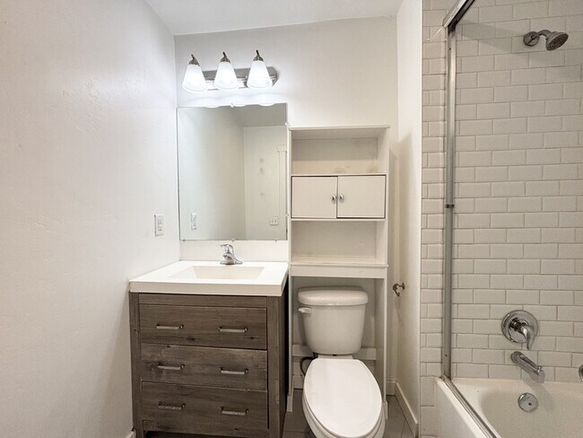 Building Photo - 379 E 800 S