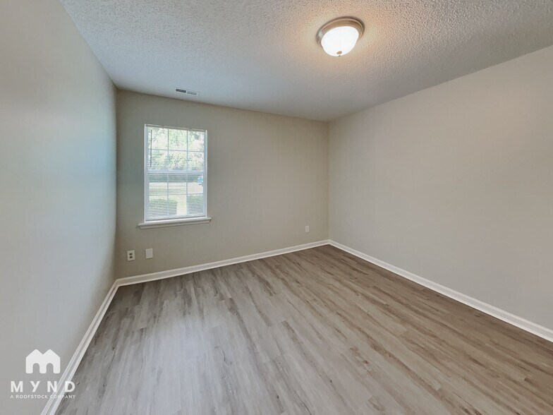 Building Photo - 2028 Collier Rd