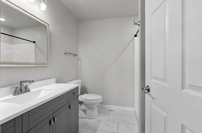 Building Photo - 4 Bedroom- 2.5 Bathroom New Build Duplex- Pulaski!