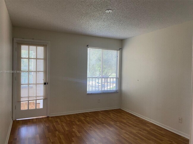 Building Photo - 12980 Vista Isles Dr