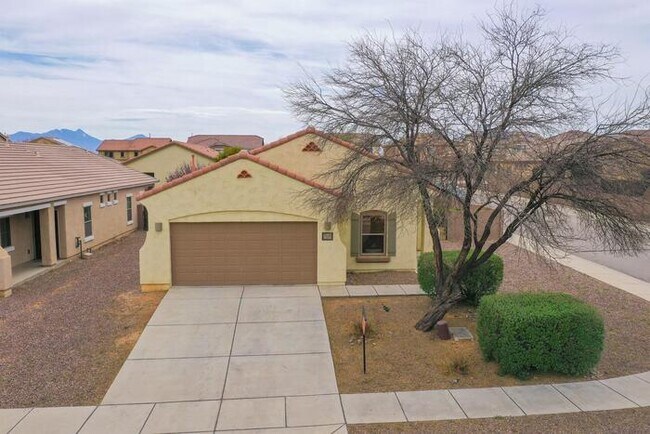 Primary Photo - 831 W Calle Valenciana