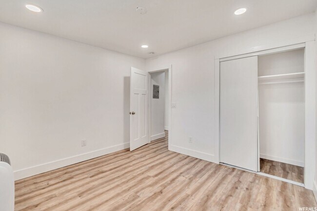 Building Photo - 927 W 1100 N