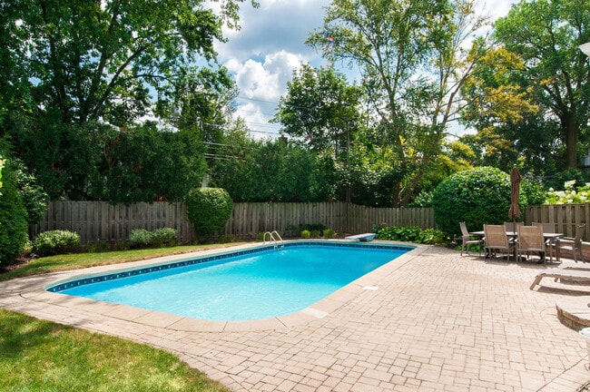 Building Photo - 9445 Avers Ave