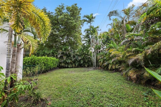 Building Photo - 410 Minorca Ave