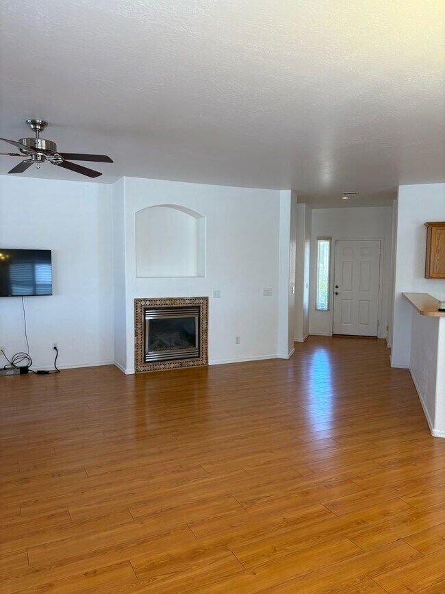 Building Photo - Unfurnished, 1 Year Minimum - Procure Only