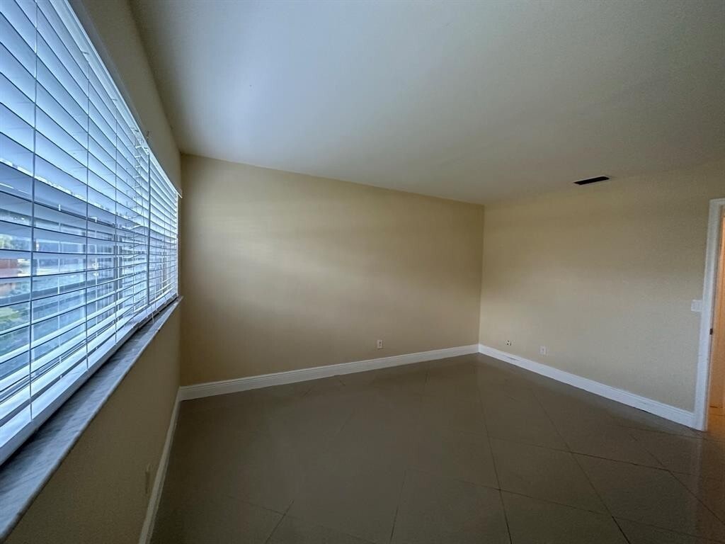 Building Photo - 3001 NW 4th Ter