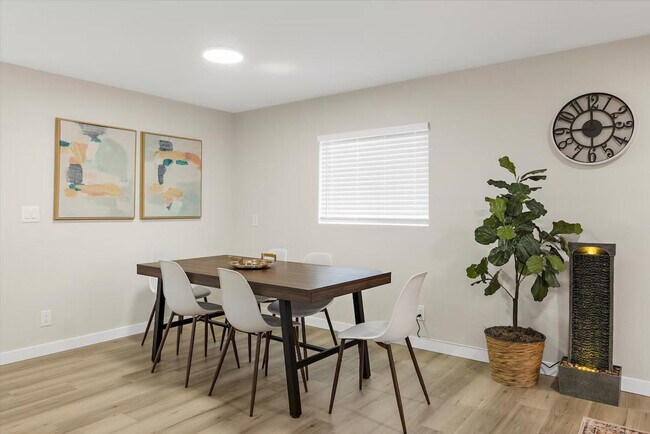 Building Photo - 2410 W Bruneau Pl