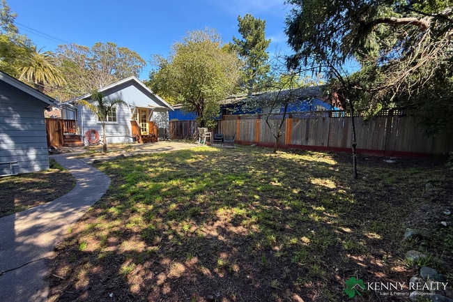 Building Photo - Charming 1 Bedroom Home with Private Yard in Pacifica