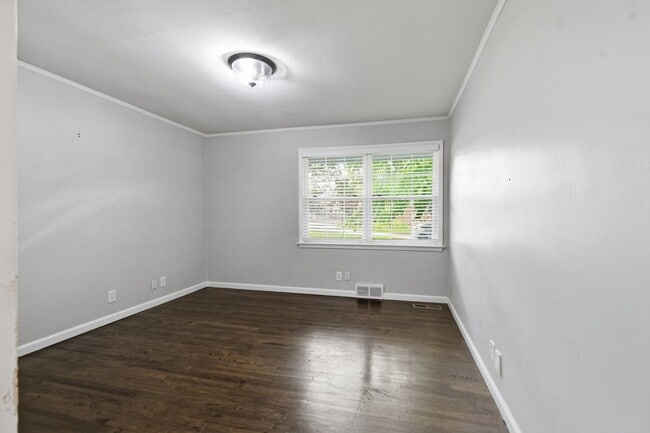 Building Photo - Midtown Tulsa | 3 Bed | 2 Bath | Recently Renovated