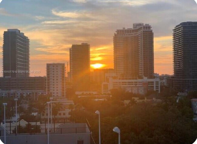 Building Photo - 501 NE 31st St