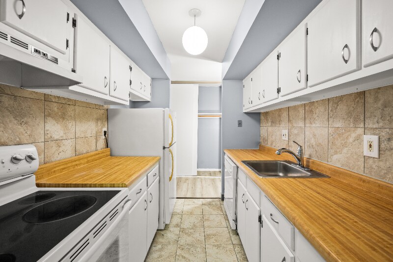Building Photo - 1419 Valley Dr