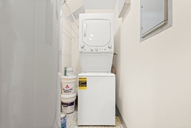 Building Photo - 18 E Springfield St