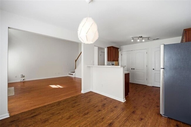 Building Photo - 6425 White Walnut Way