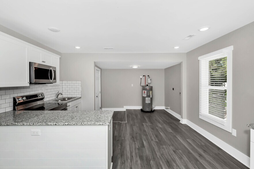 Building Photo - 908 Fairway Dr NW