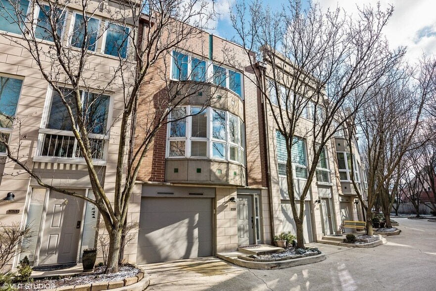 Primary Photo - 2675 N Greenview Ave