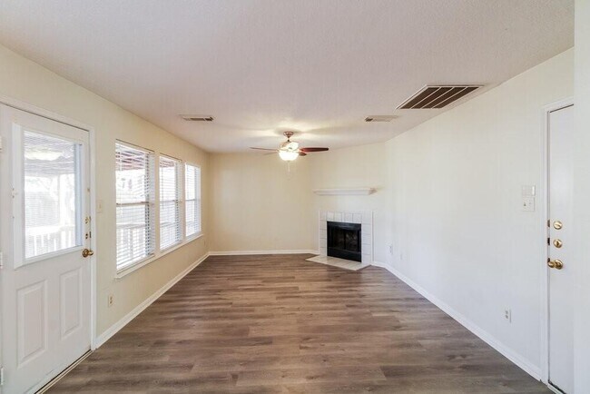 Building Photo - 14422 Cypress Valley Dr