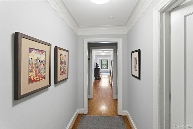 Building Photo - 15 E Kirby St