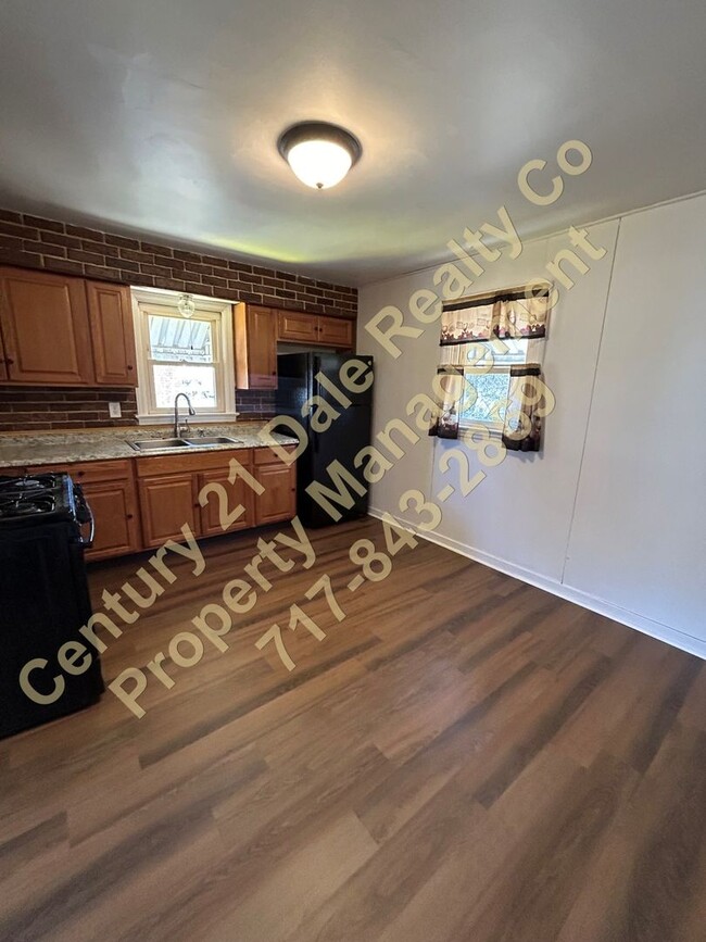 Building Photo - 3 BR, 1 Bath Home in Central York School D...