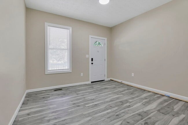 Building Photo - 216 W Park Ave