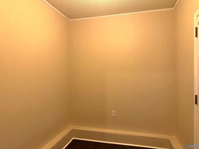 Building Photo - 326 Drake Ave SW