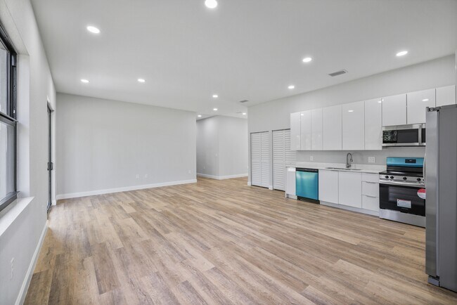 Building Photo - 623 Franklin