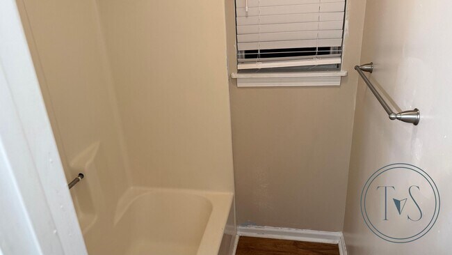 Building Photo - WINTER MOVE-IN SPECIAL: 50% OFF 1ST FULL MONTH'S RENT!**