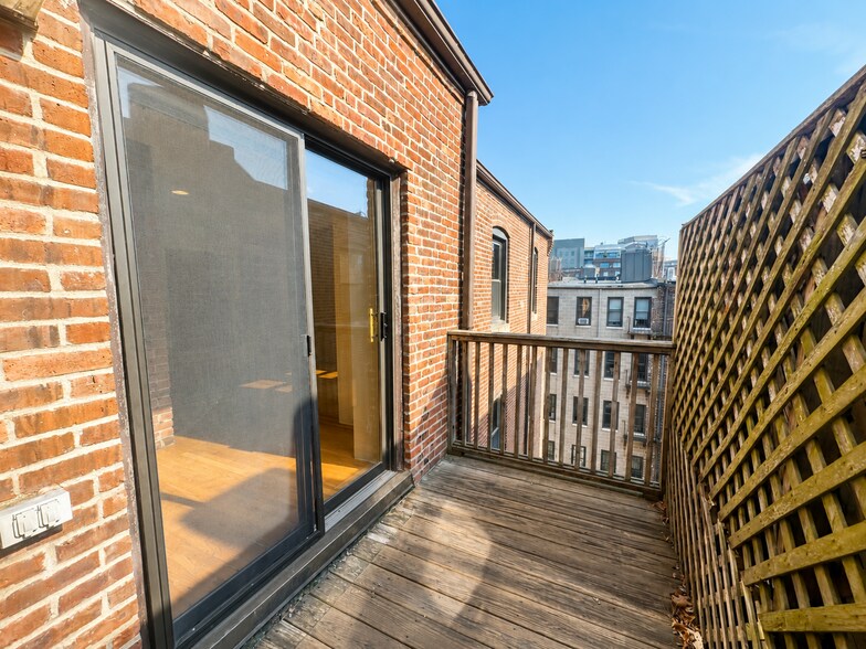 Building Photo - 79 Gainsborough St