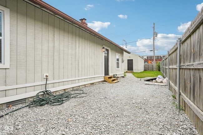 Building Photo - 3847 Hoyt Ave