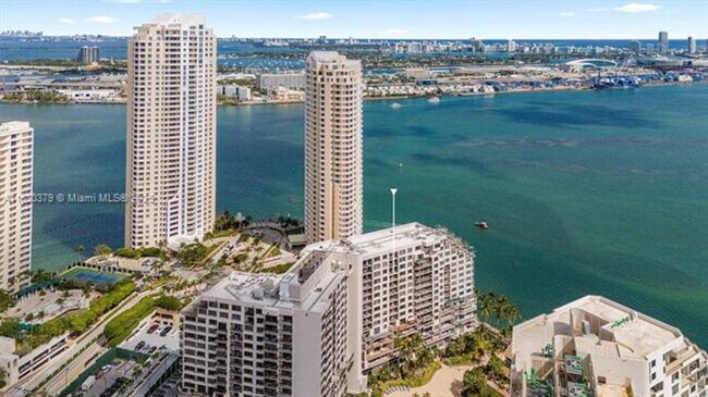 Building Photo - 540 Brickell Key Dr