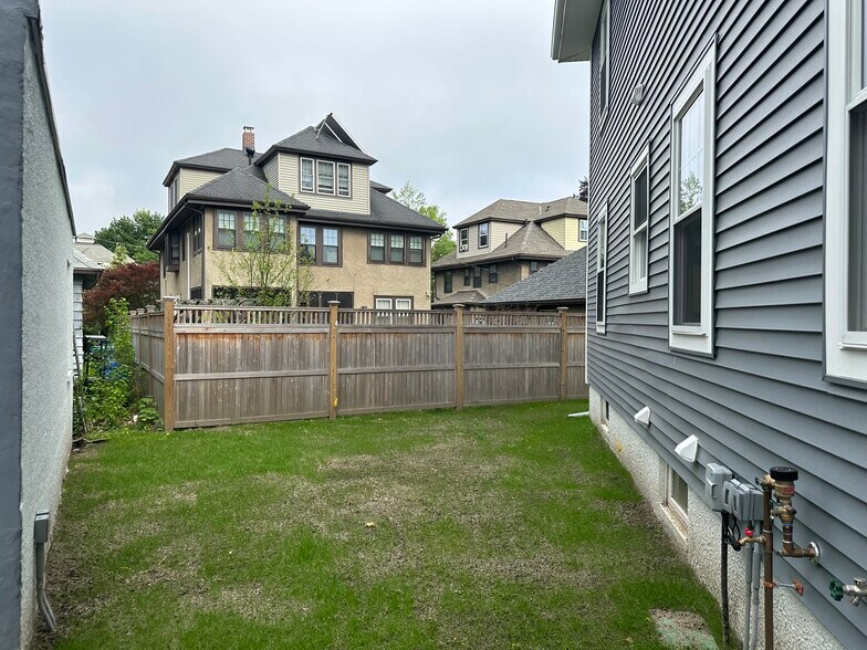 Building Photo - 35 Trapelo Rd