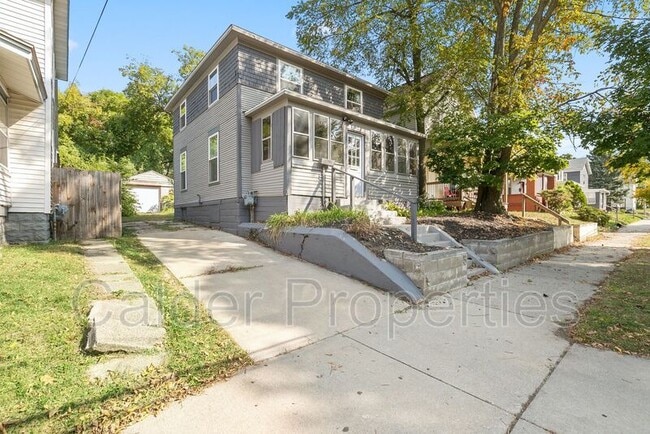 Building Photo - 1021 Sherman St SE