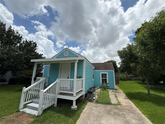 Building Photo - 501 19th Ave N
