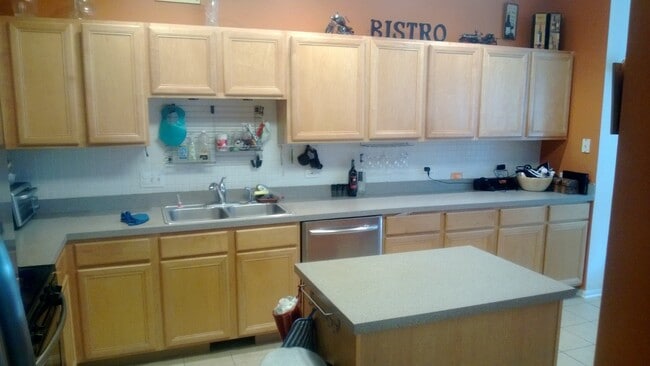 Building Photo - 2027 Juniper Ct