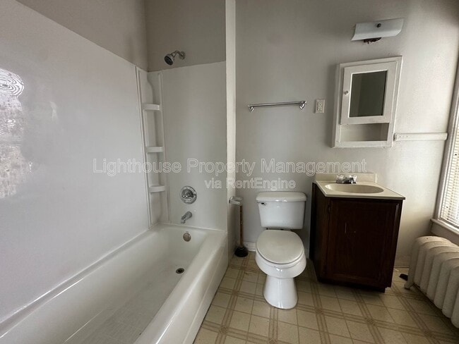 Building Photo - 566 Capital Ave SW