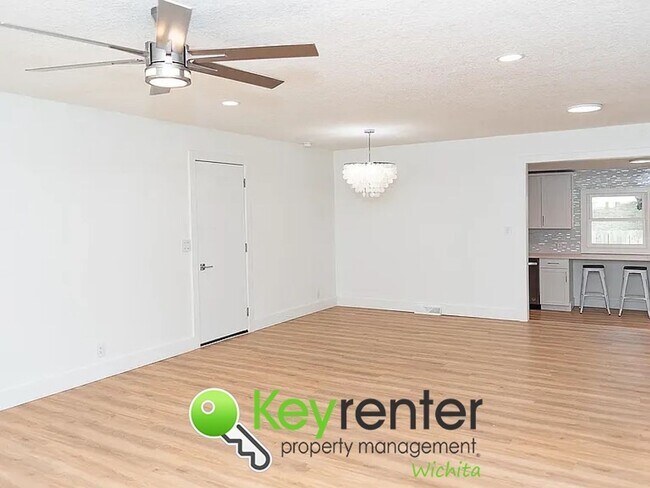 Building Photo - NOVEMBER FREE RENT!! Spacious 4-Bedroom / ...