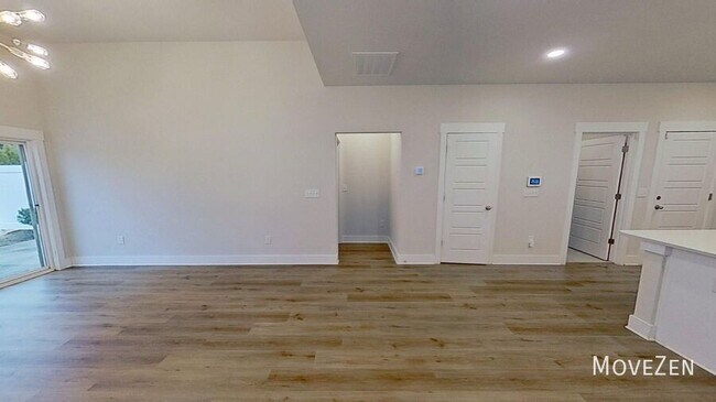 Building Photo - 132 Bromes Wy