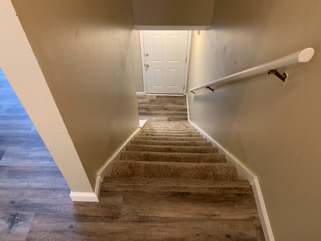 Building Photo - 2 W Academy Dr