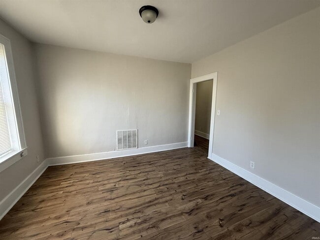 Primary Photo - Cozy 2nd Floor 2 BD on North Side