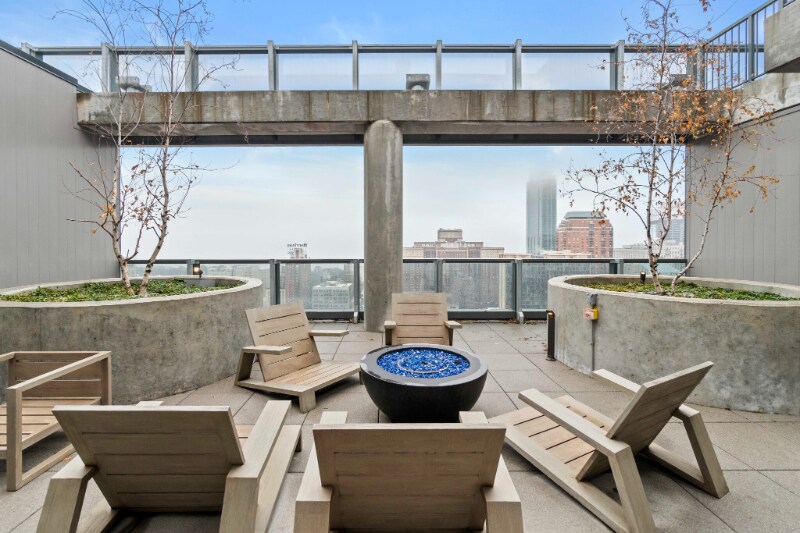 Building Photo - 797 S Clark St