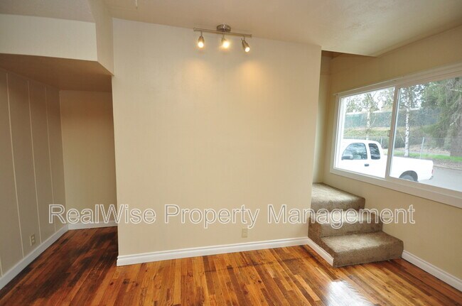 Building Photo - 375 W Birch Ct