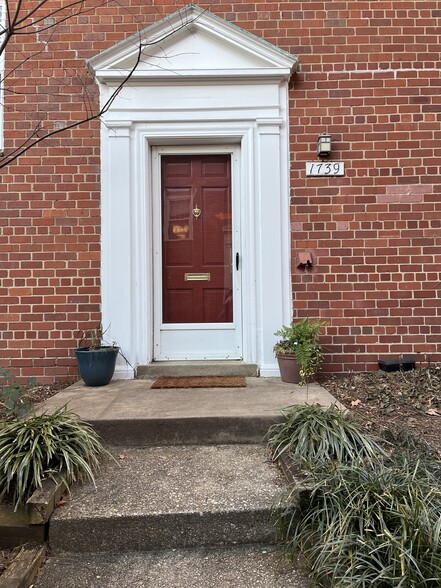 Private front entrance - 1739 Preston Rd