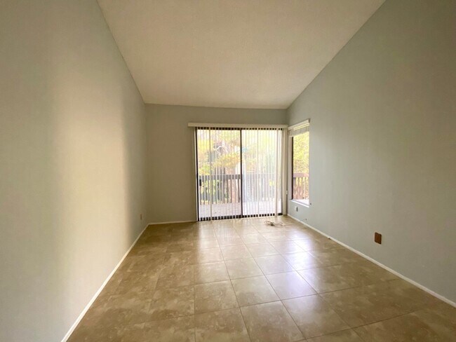 Building Photo - Woodlake Gated Condo Community 2 BD for Le...