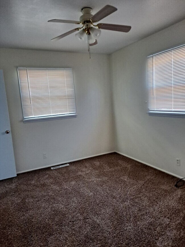 Building Photo - ALL PROSPECTIVE TENANTS MUST SUBMIT A $58 ...